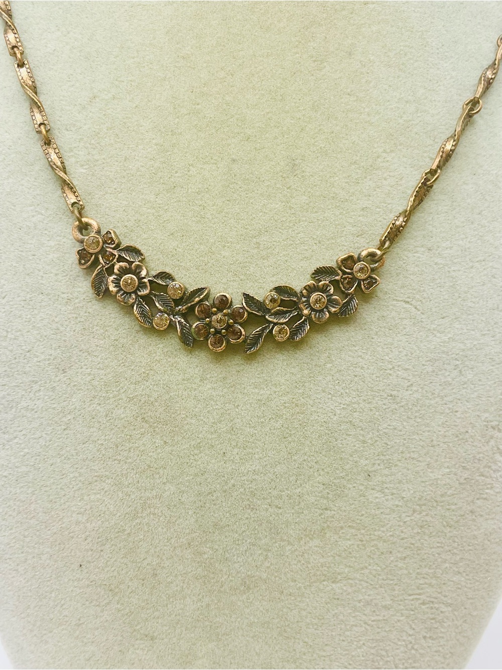 1928 Gold Tone Floral Leaf Choker Necklace. 16 in with 4 inch extender.